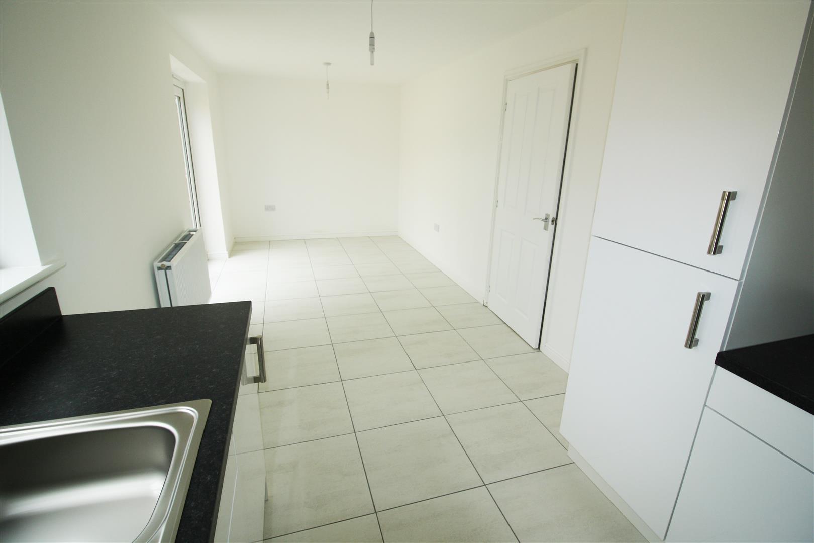 8 Laund Gardens, Lancaster, LA2 0LE